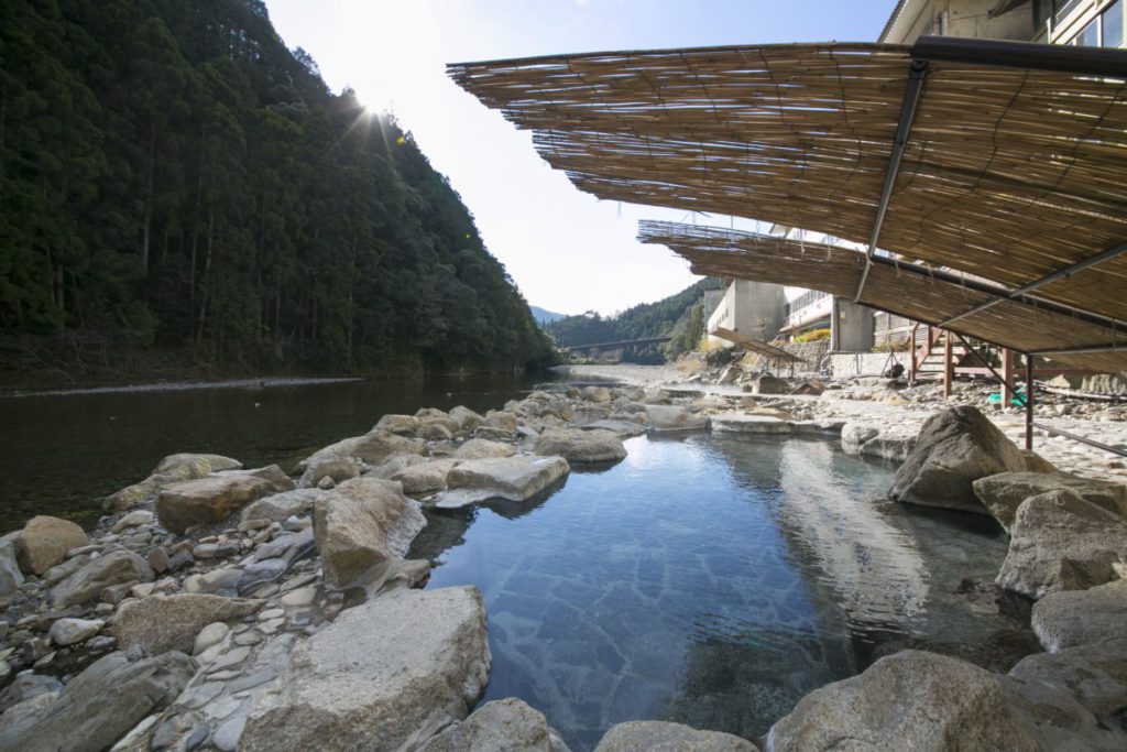 [宿泊]歴史を感じる熊野と高野　千古不易の癒しの湯　川湯温泉