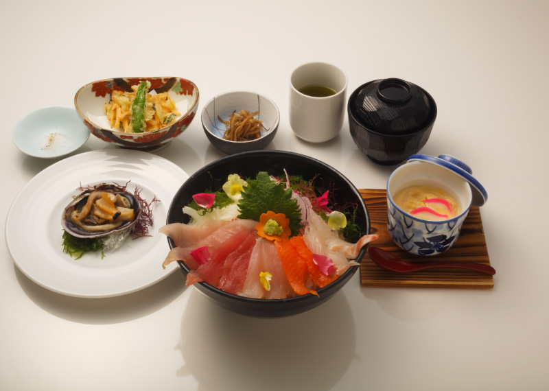 伊良湖メロン狩りと選べる丼ランチ