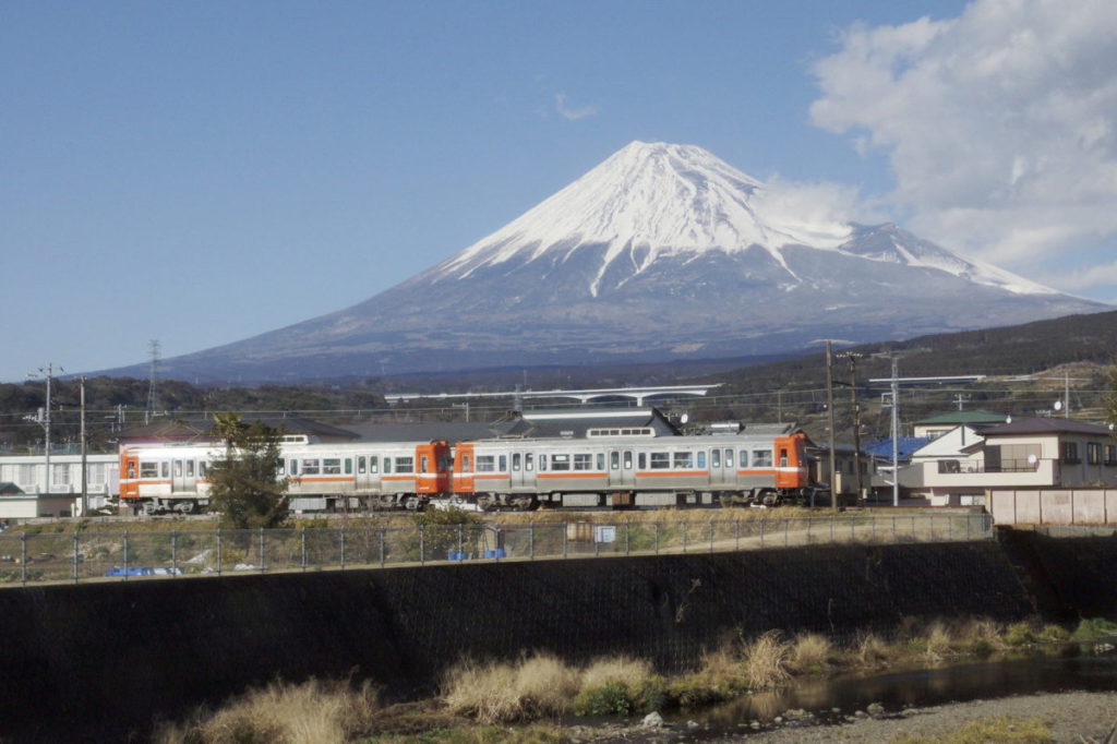 日帰り/静岡　富士山のふもとを走る　岳南電車で列車たび