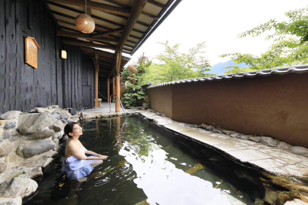 １泊2日/信州の名湯・湯田中温泉とローカル列車たび＆絶景の横手山満天ビューテラスへ【１名参加OK! 】