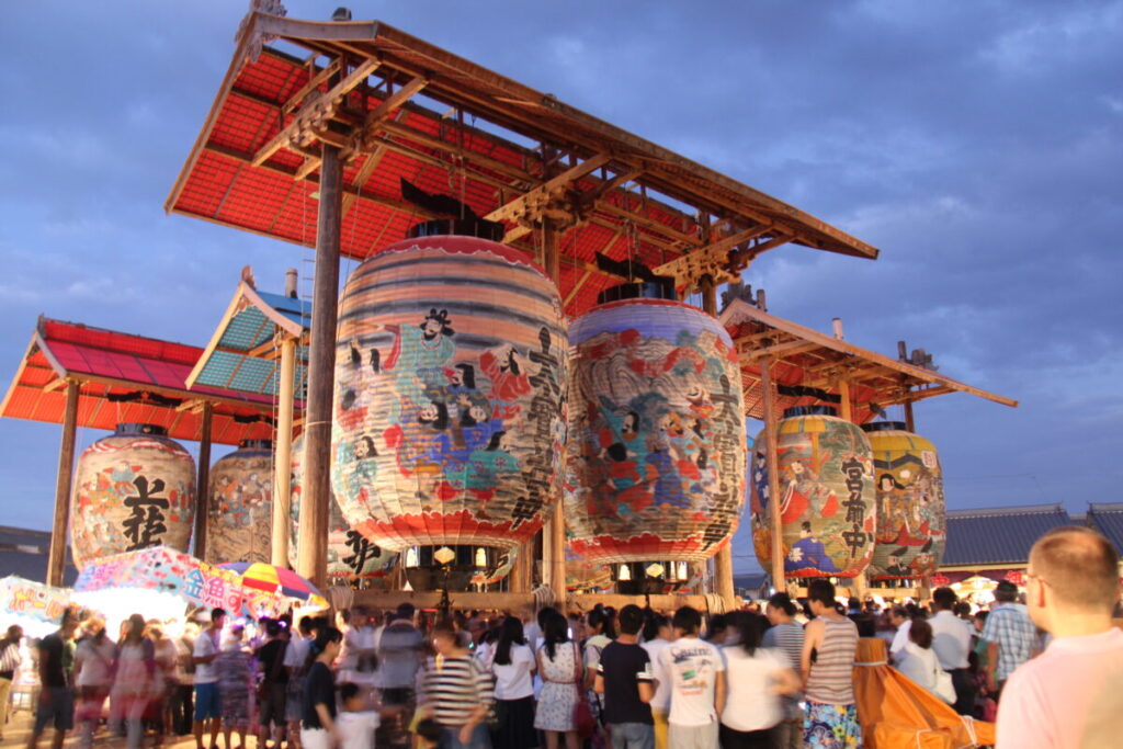 ｛愛知の魅力発見｝【名古屋駅発】＊日帰り昼食付＊『幻想的な時代絵巻　三河一色大提灯まつり』