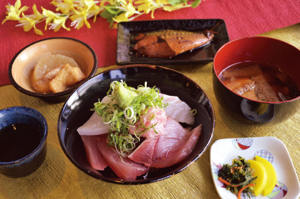 WEB予約3ポイント！日帰り/潜入！鳥羽水族館バックヤードツアーと大将おまかせ！海鮮丼定食