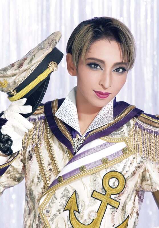 日帰り/【トイレ付バスで行く】兵庫　宝塚歌劇 宙組公演　13時～／15時半～